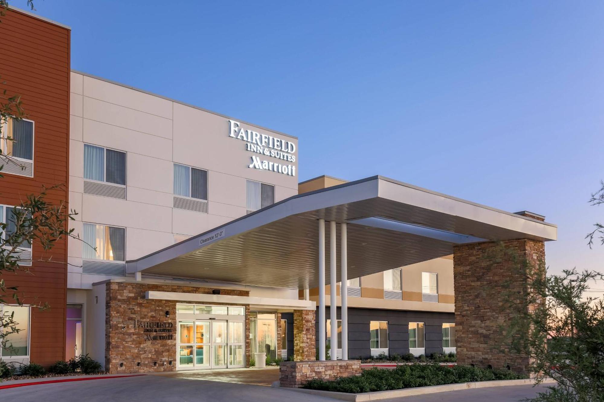Fairfield Inn & Suites By Marriott Pleasanton Exteriör bild